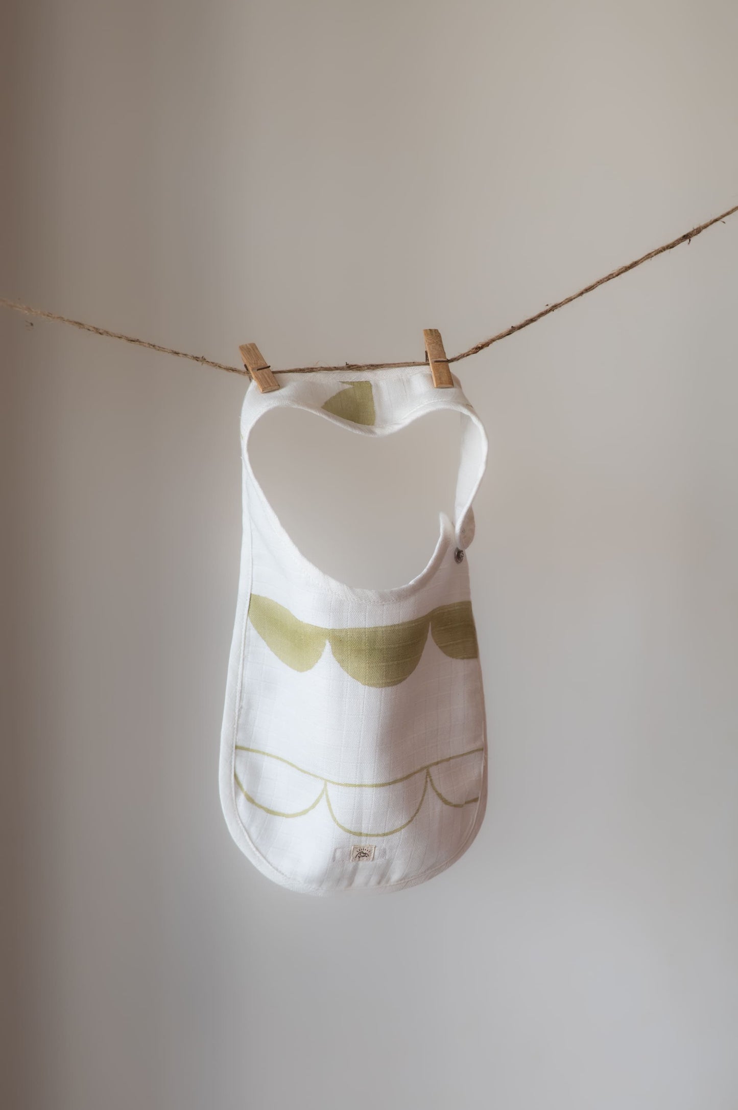 Bibs Circus - Half Moon