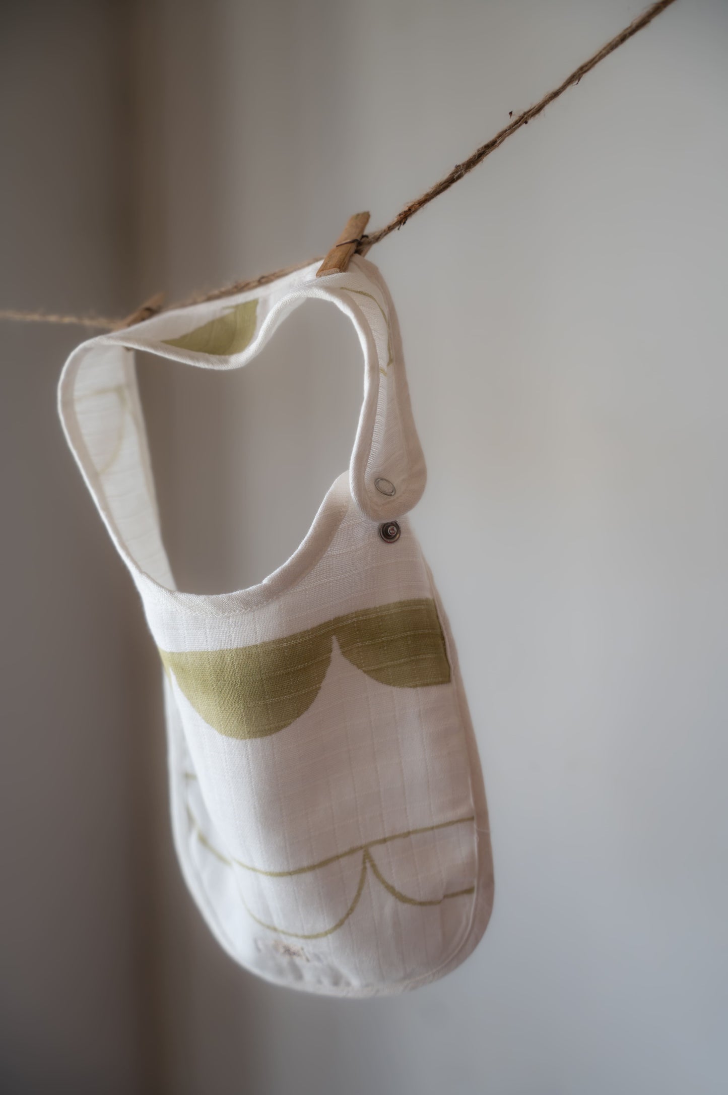 Bibs Circus - Half Moon