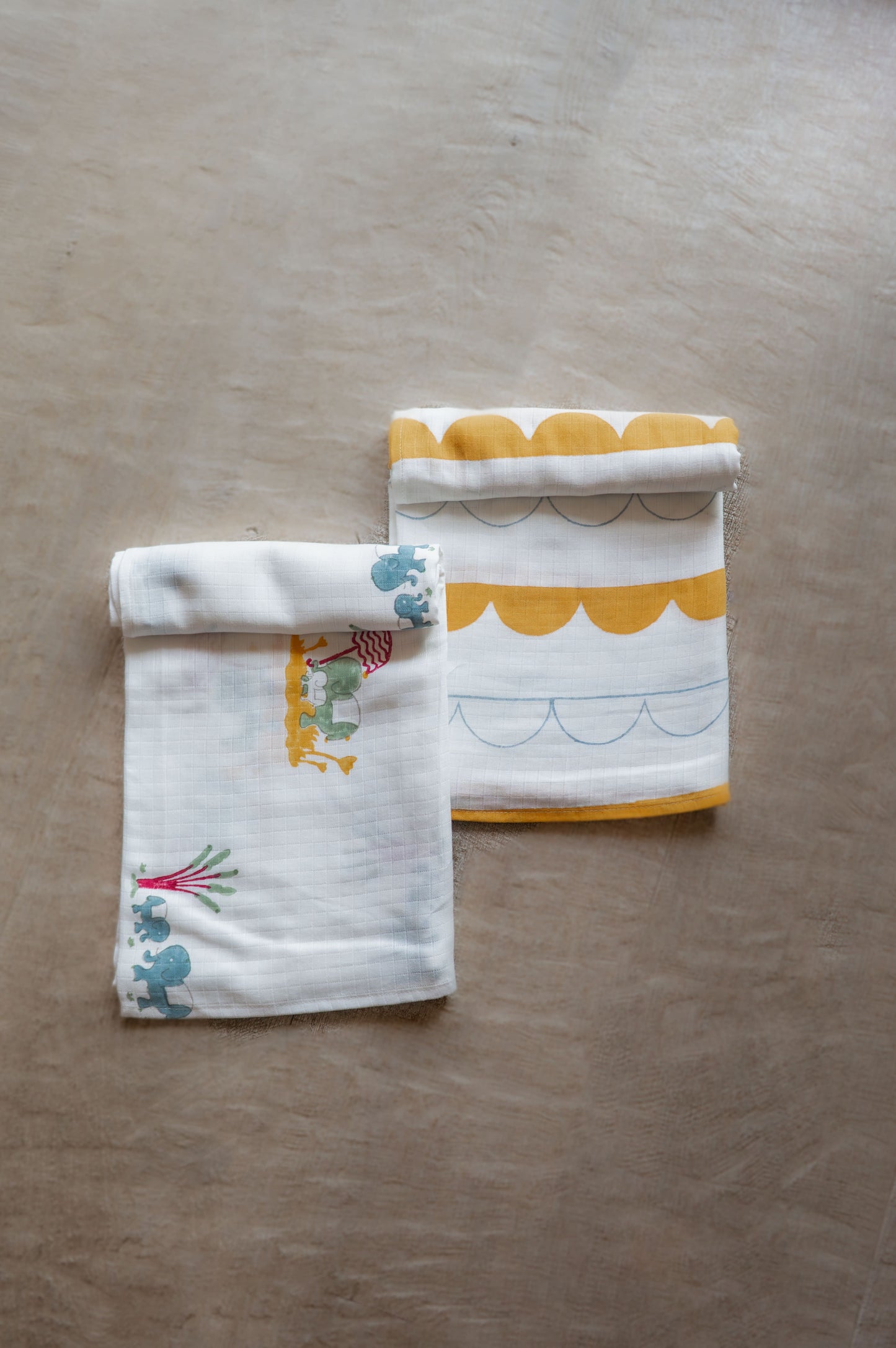 Swaddles Elle - Half Moon