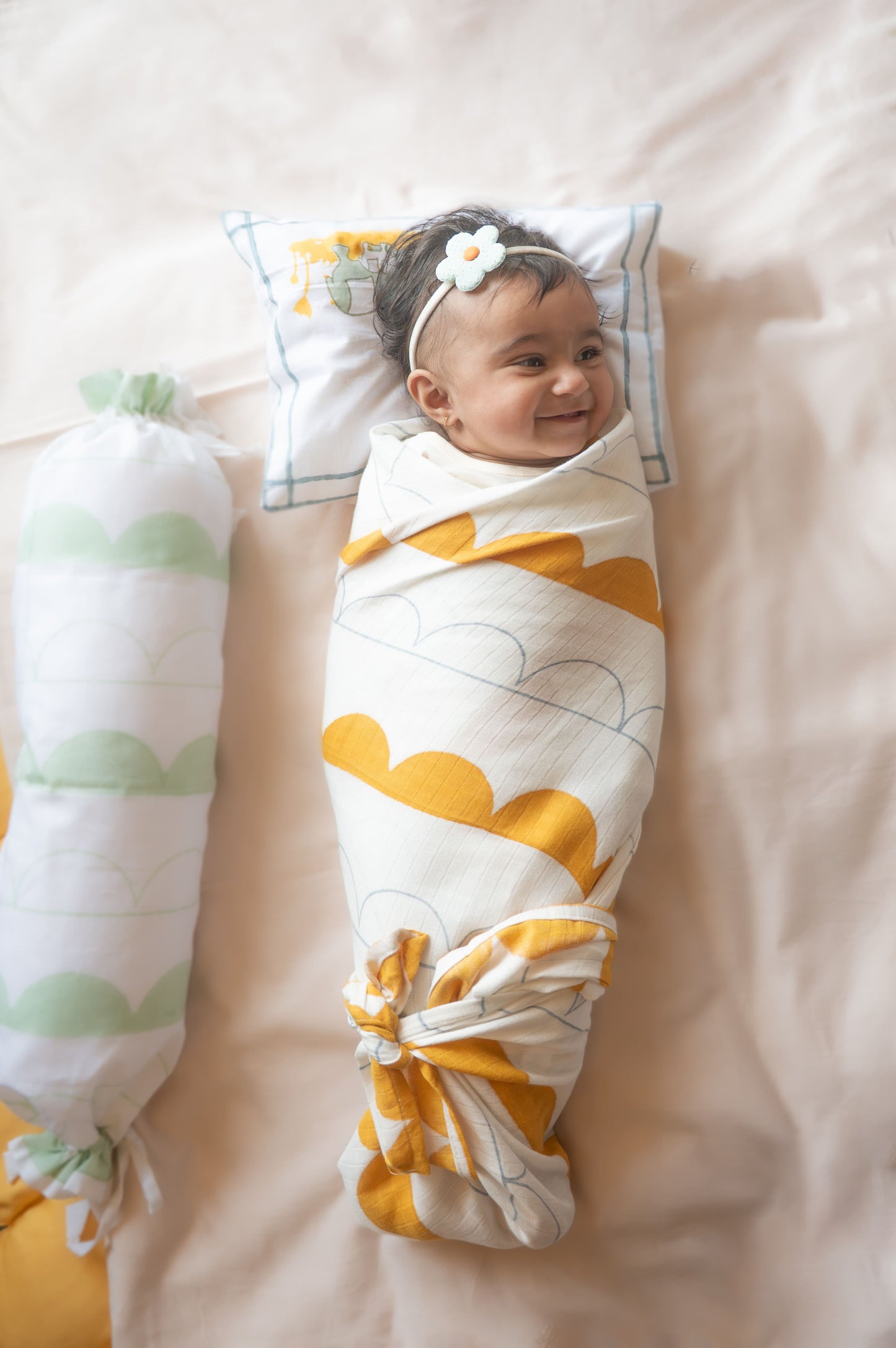 Swaddles Elle - Half Moon