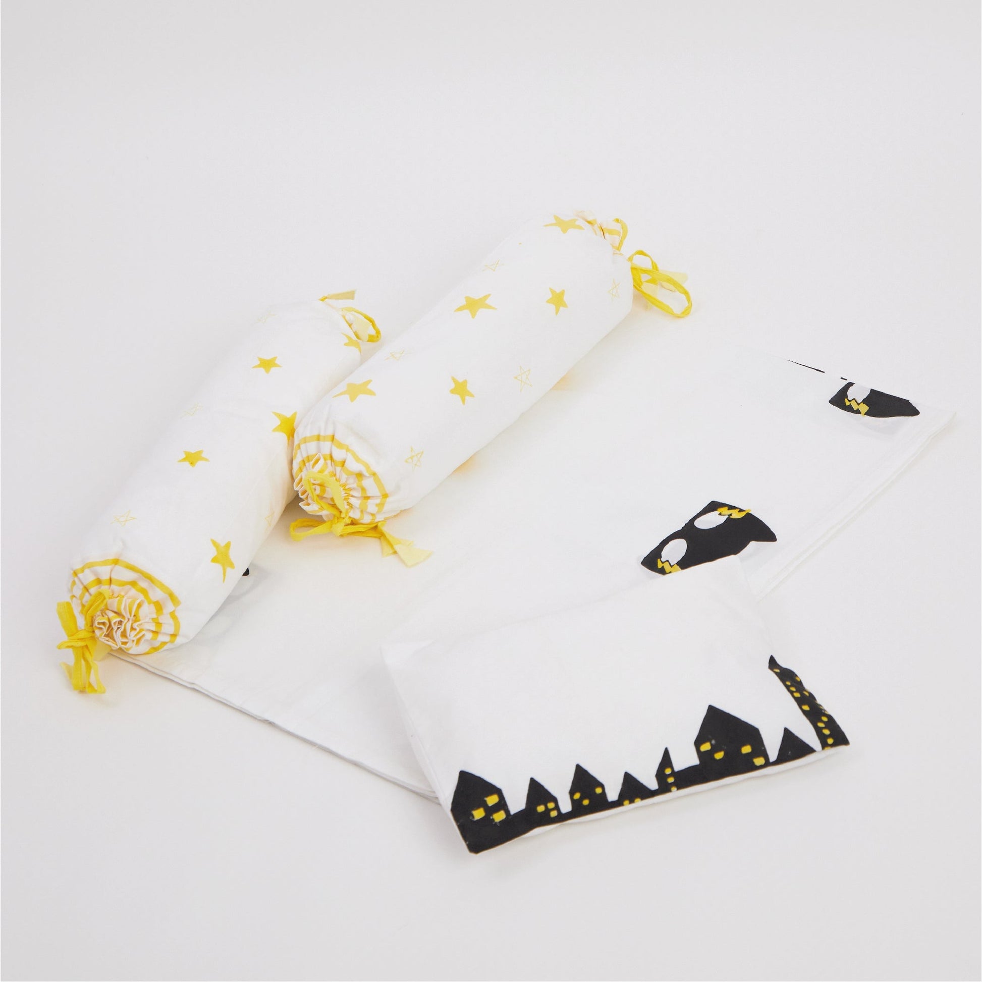 Cot Bedding Set- Superbaby flies over Town Masaya Home