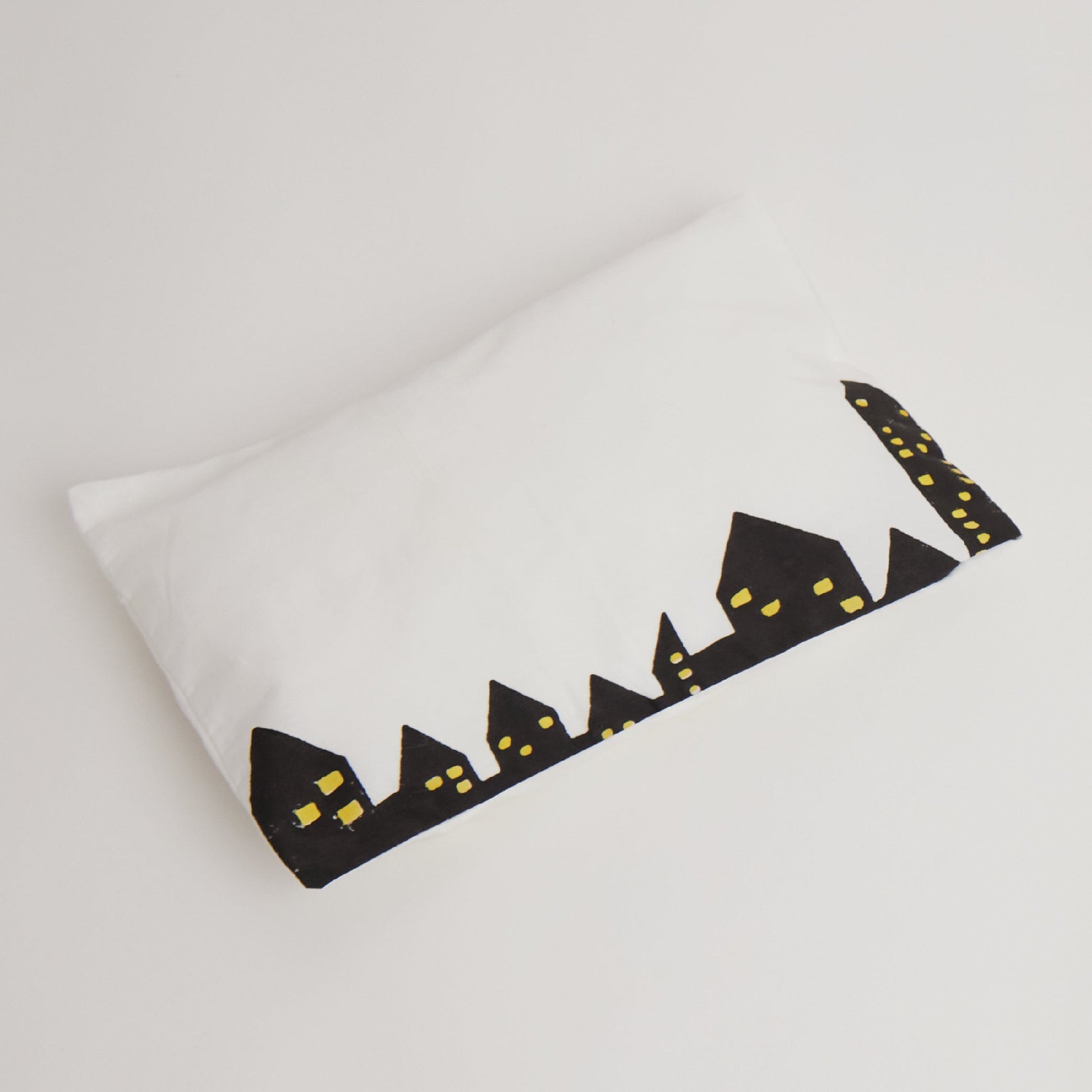 Cot Bedding Set- Superbaby flies over Town Masaya Home