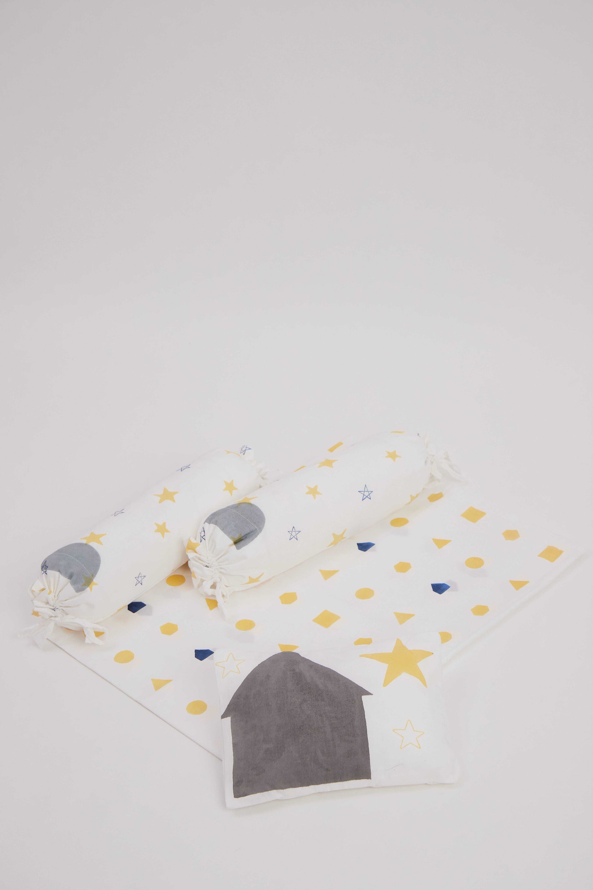 Cot Bedding Set- Shapes