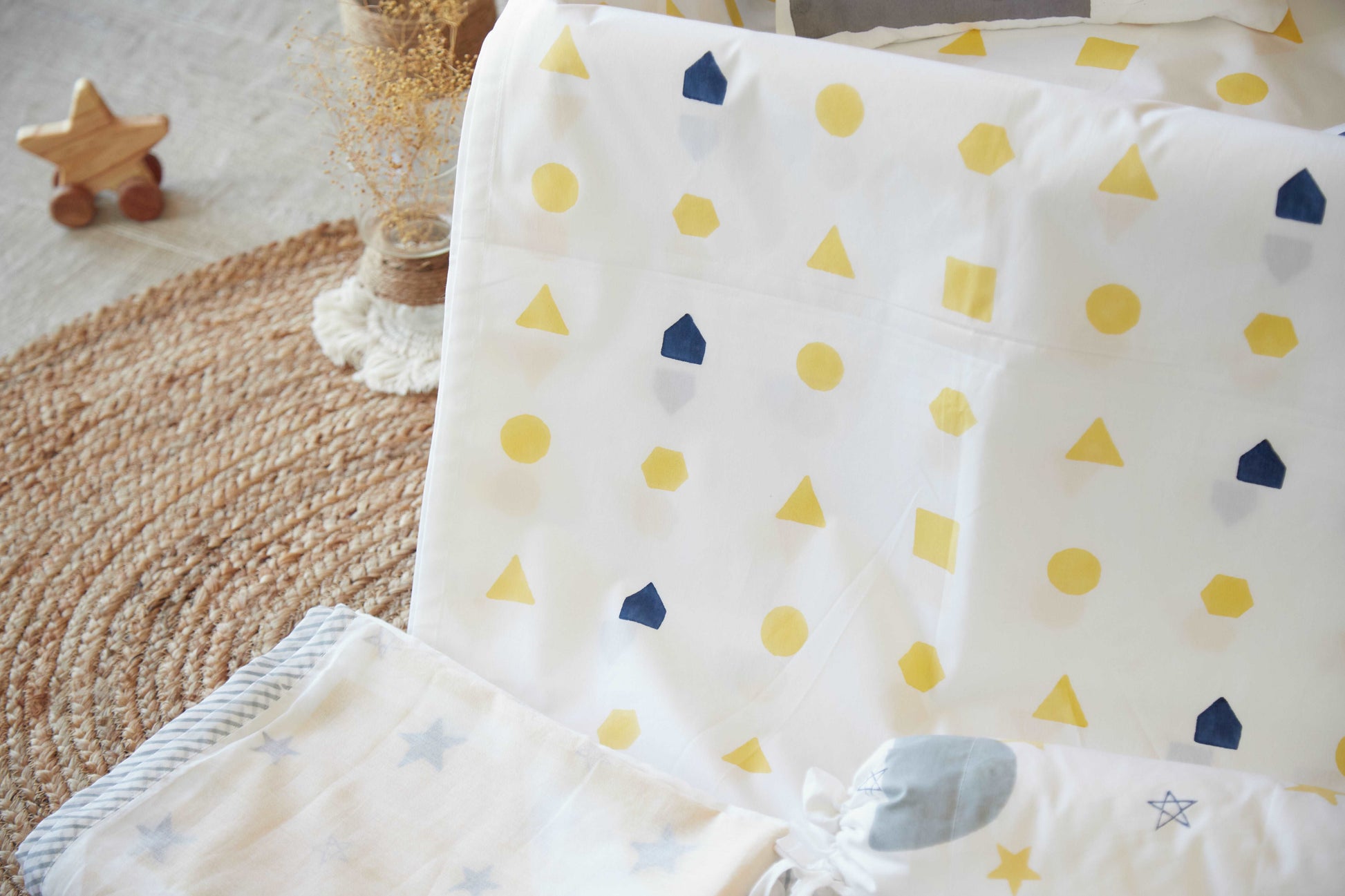 Cot Bedding Set- Shapes