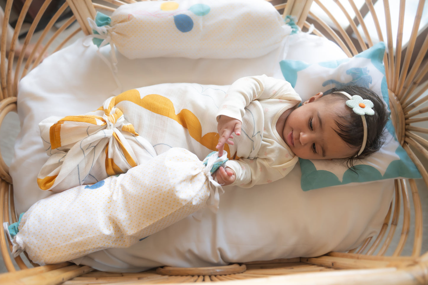 Swaddles Elle - Half Moon