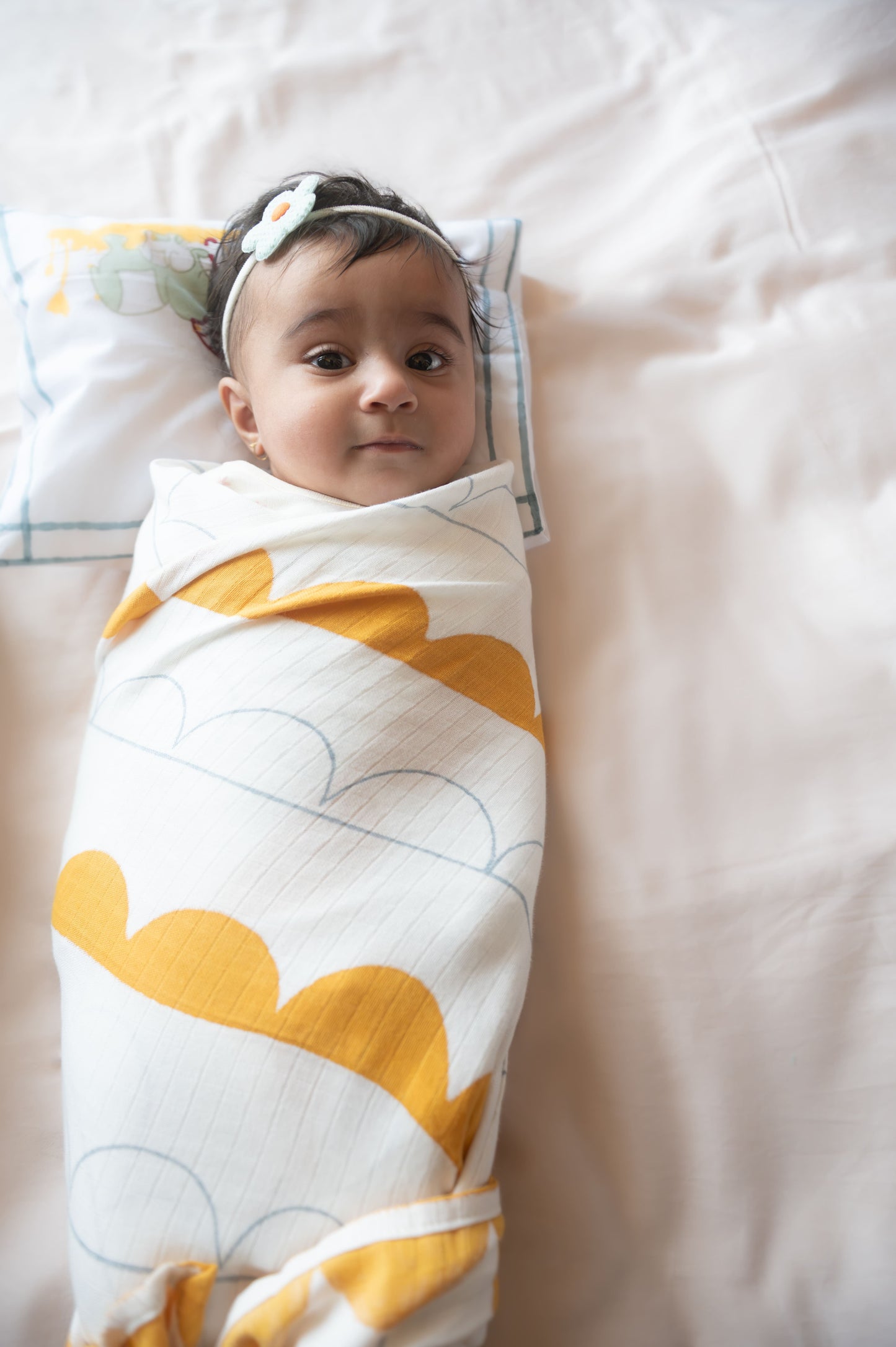 Swaddles Elle - Half Moon